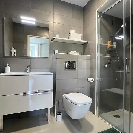 T2 Moderne Terrasse 2min Plages De Juan-les-pins!