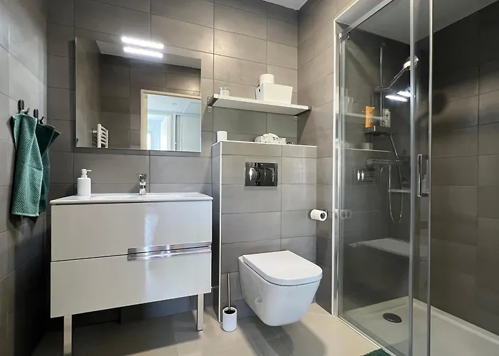 T2 Moderne Terrasse 2min Plages De Juan-les-pins!